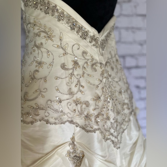 Allure Bridal Collection dress embellished wedding dress Silk Taffeta size 8-10 - Picture 4 of 4